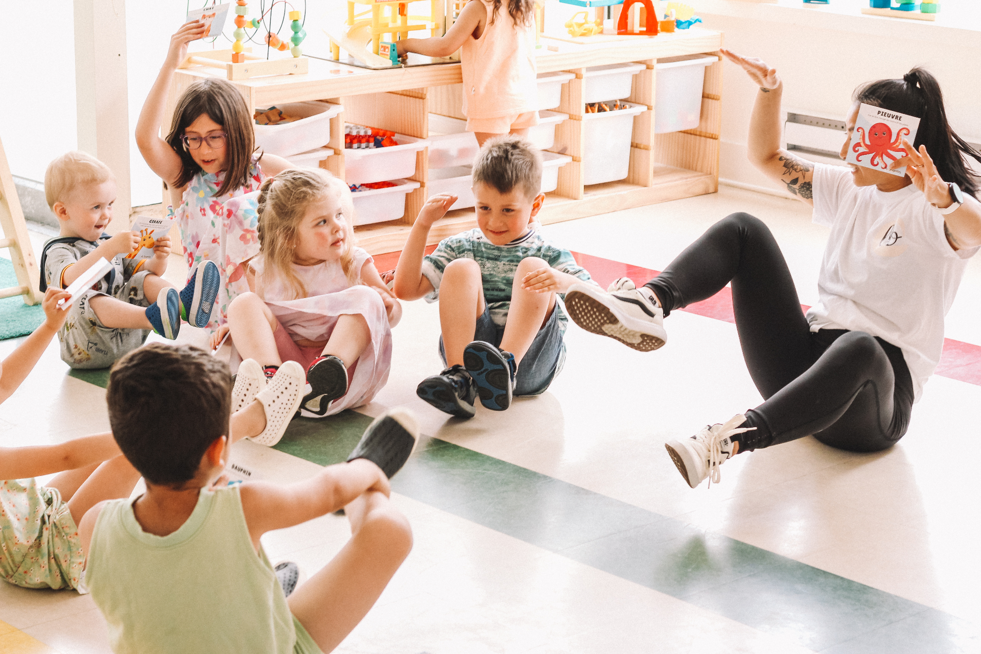 Enfants en atelier Bougeotte avec une animatrice